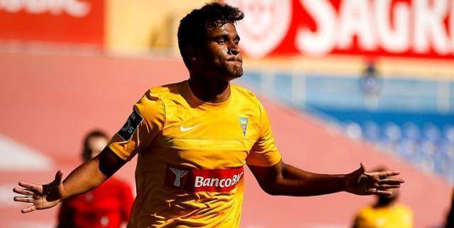 电竞竞猜-里尔迎葡超关键赛，今夜战术微调，话题不断，赛季目标并未改变(葡超埃斯托里尔对博阿维斯)